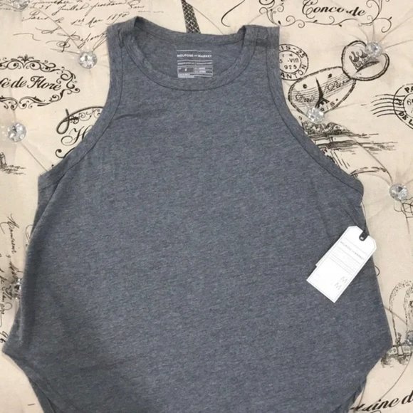 Melrose and Market Curved Hem Tank Top - Picture 4 of 7